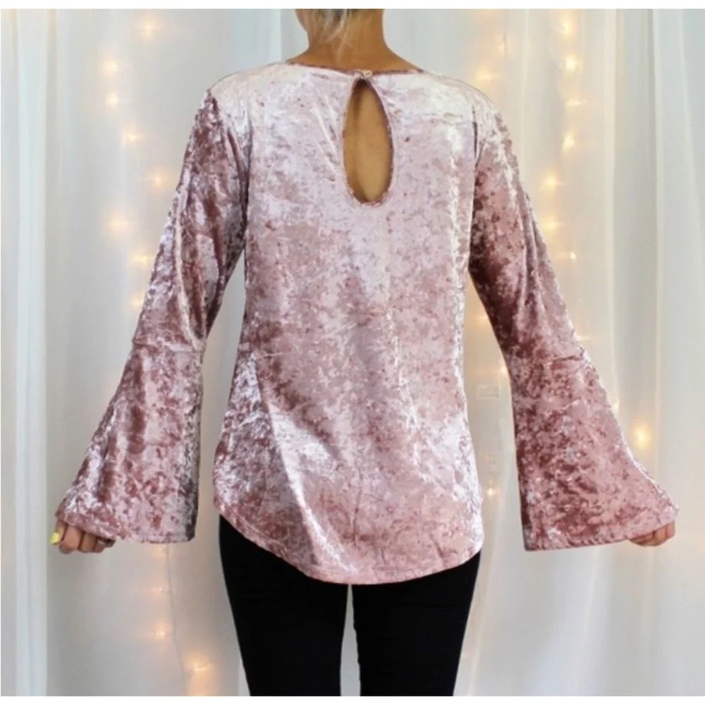 Chenault Pink Crushed Velvet Bell Sleeve Top V-Neck Keyhole‎ Top Size PM - Picture 2 of 10